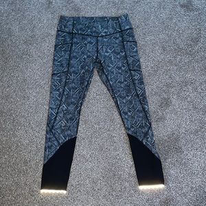 Lulu lemon holographic leggings with pockets